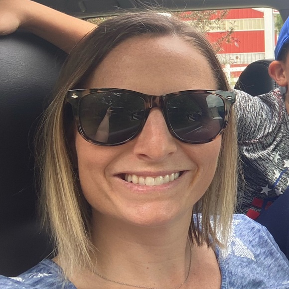 Meet your Posher, Kristen - Picture 1 of 1